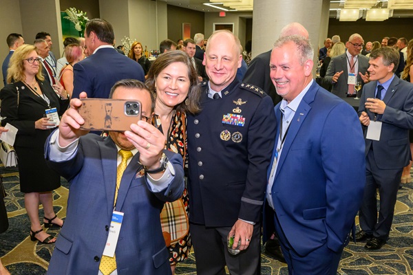 LI 5 Leadership Dinner with Gen Guetlien